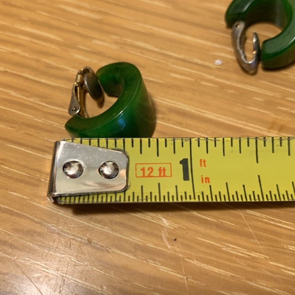 50’s VINTAGE GREEN BAKELITE  HOOP CLIP ON EARRINGS - Picture 9 of 11